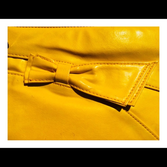 *VTG* Mustard Yellow Purse/Clutch w/Bow Detail! - Picture 5 of 6